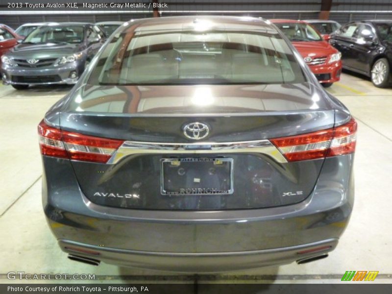 Magnetic Gray Metallic / Black 2013 Toyota Avalon XLE