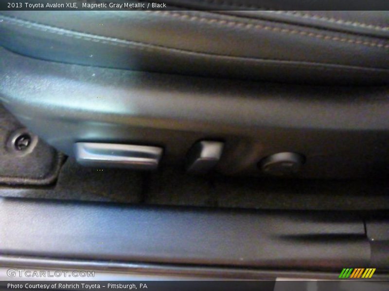 Magnetic Gray Metallic / Black 2013 Toyota Avalon XLE