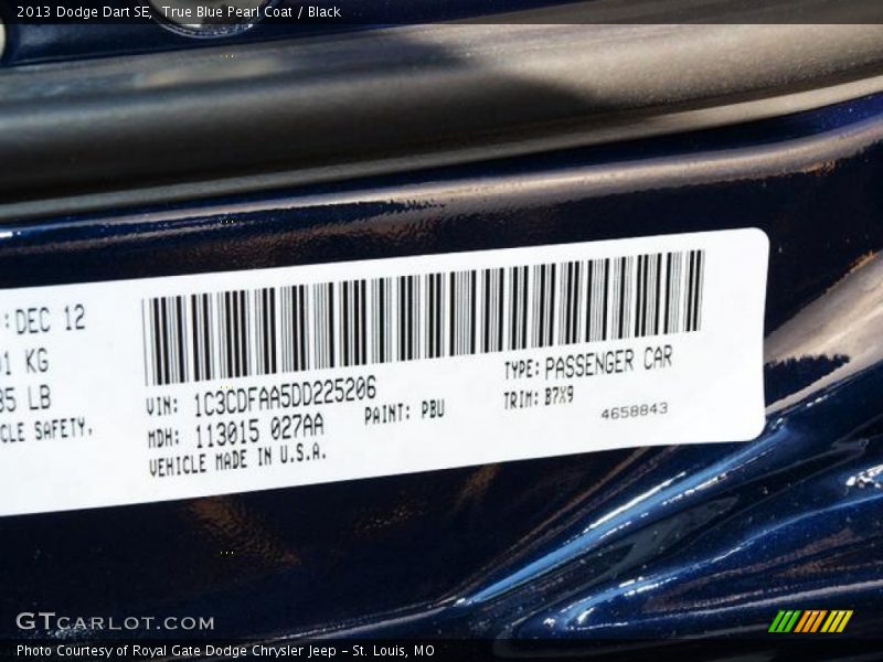 True Blue Pearl Coat / Black 2013 Dodge Dart SE