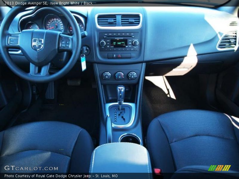 New Bright White / Black 2013 Dodge Avenger SE