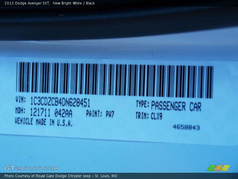 New Bright White / Black 2013 Dodge Avenger SXT