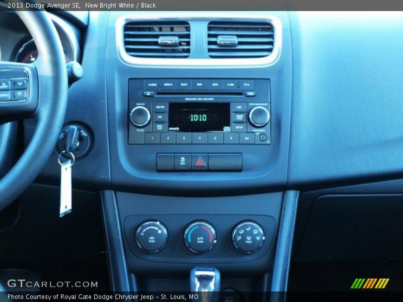 New Bright White / Black 2013 Dodge Avenger SE