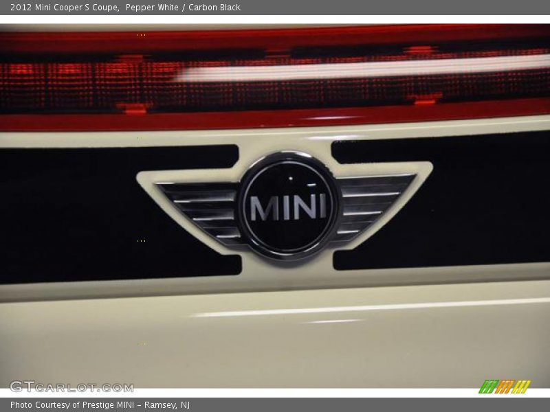 Pepper White / Carbon Black 2012 Mini Cooper S Coupe