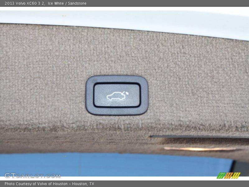 Ice White / Sandstone 2013 Volvo XC60 3.2
