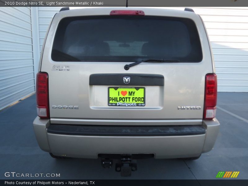 Light Sandstone Metallic / Khaki 2010 Dodge Nitro SE