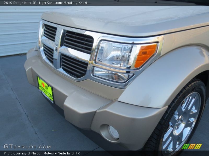 Light Sandstone Metallic / Khaki 2010 Dodge Nitro SE