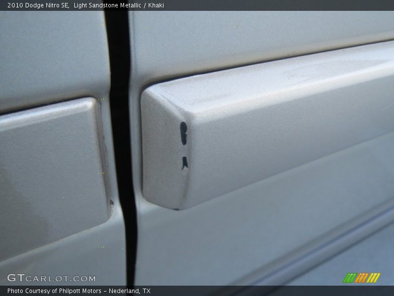 Light Sandstone Metallic / Khaki 2010 Dodge Nitro SE
