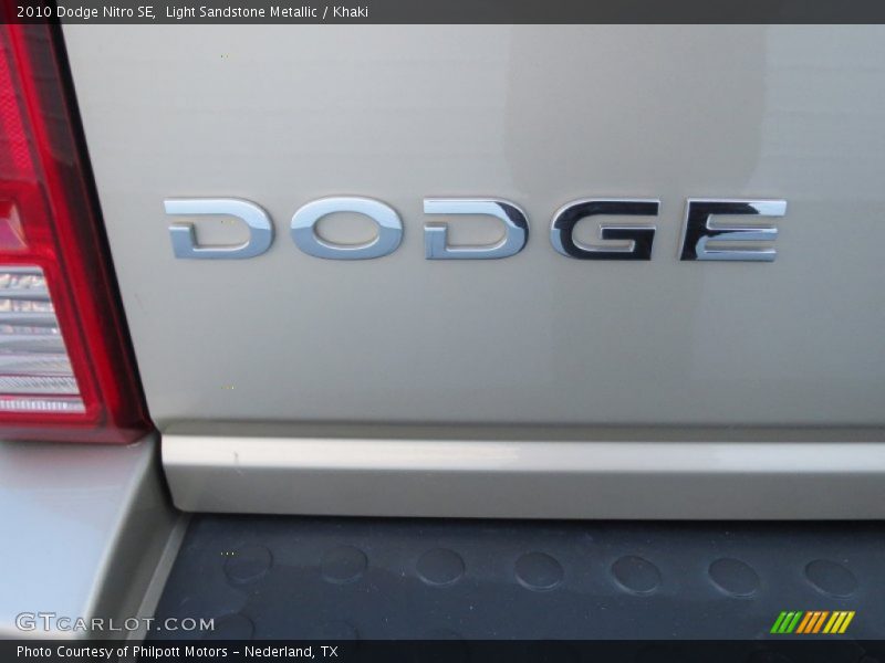 Light Sandstone Metallic / Khaki 2010 Dodge Nitro SE