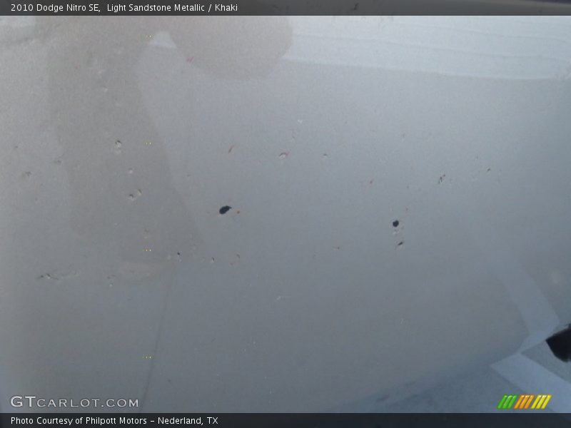 Light Sandstone Metallic / Khaki 2010 Dodge Nitro SE