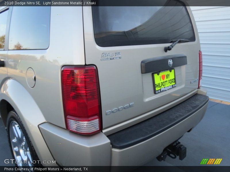 Light Sandstone Metallic / Khaki 2010 Dodge Nitro SE