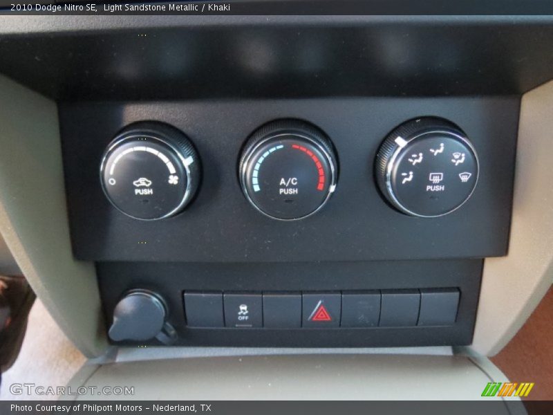 Light Sandstone Metallic / Khaki 2010 Dodge Nitro SE