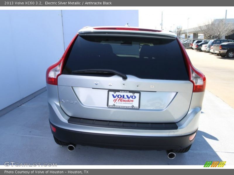 Electric Silver Metallic / Anthracite Black 2013 Volvo XC60 3.2