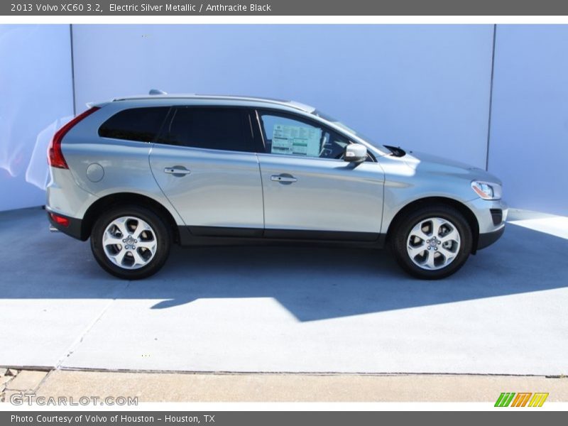 Electric Silver Metallic / Anthracite Black 2013 Volvo XC60 3.2
