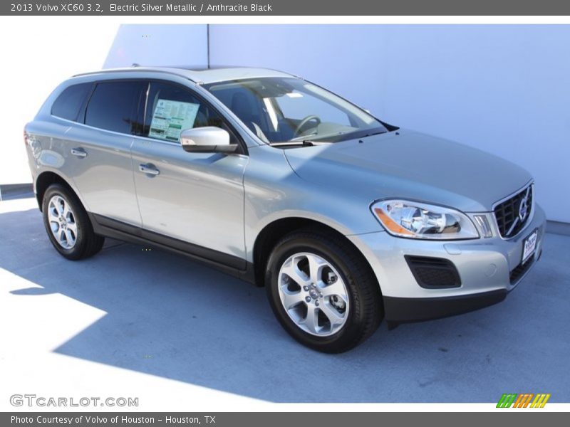 Electric Silver Metallic / Anthracite Black 2013 Volvo XC60 3.2