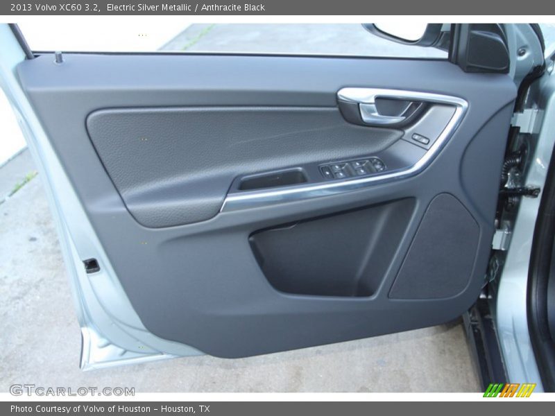 Electric Silver Metallic / Anthracite Black 2013 Volvo XC60 3.2