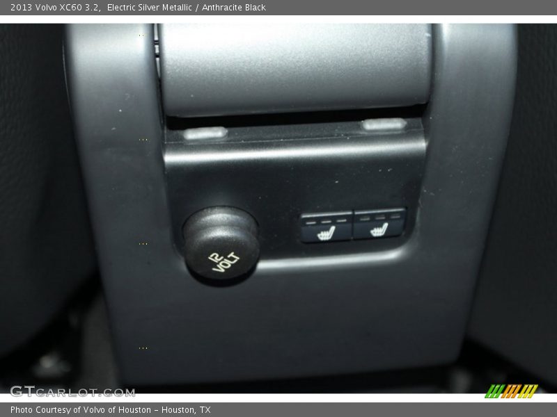 Electric Silver Metallic / Anthracite Black 2013 Volvo XC60 3.2