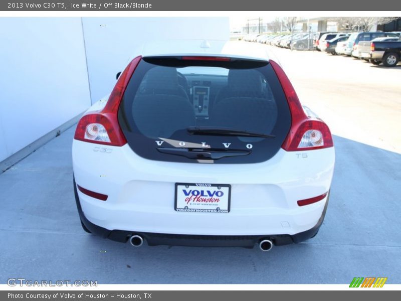 Ice White / Off Black/Blonde 2013 Volvo C30 T5