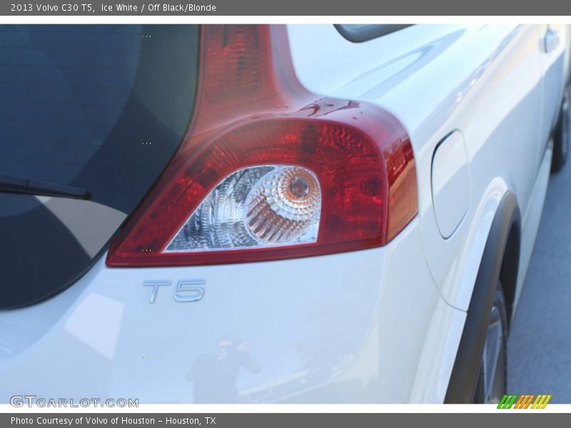 Ice White / Off Black/Blonde 2013 Volvo C30 T5