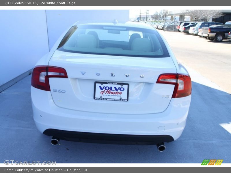 Ice White / Soft Beige 2013 Volvo S60 T5