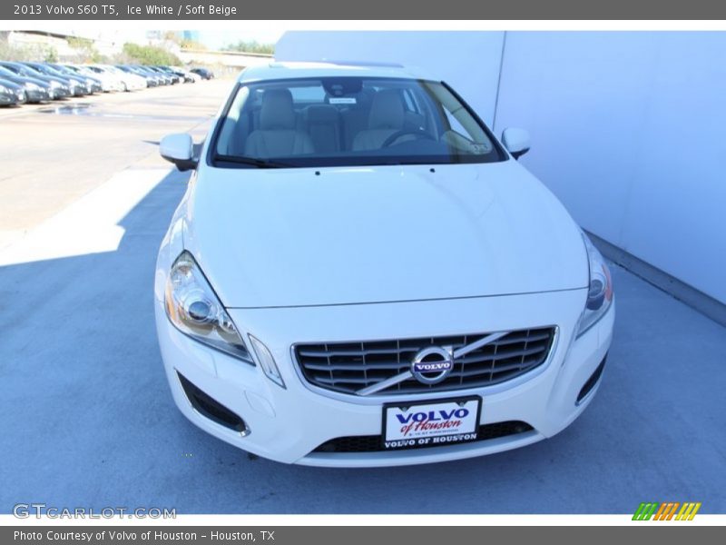 Ice White / Soft Beige 2013 Volvo S60 T5