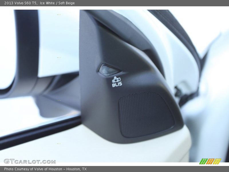 Ice White / Soft Beige 2013 Volvo S60 T5