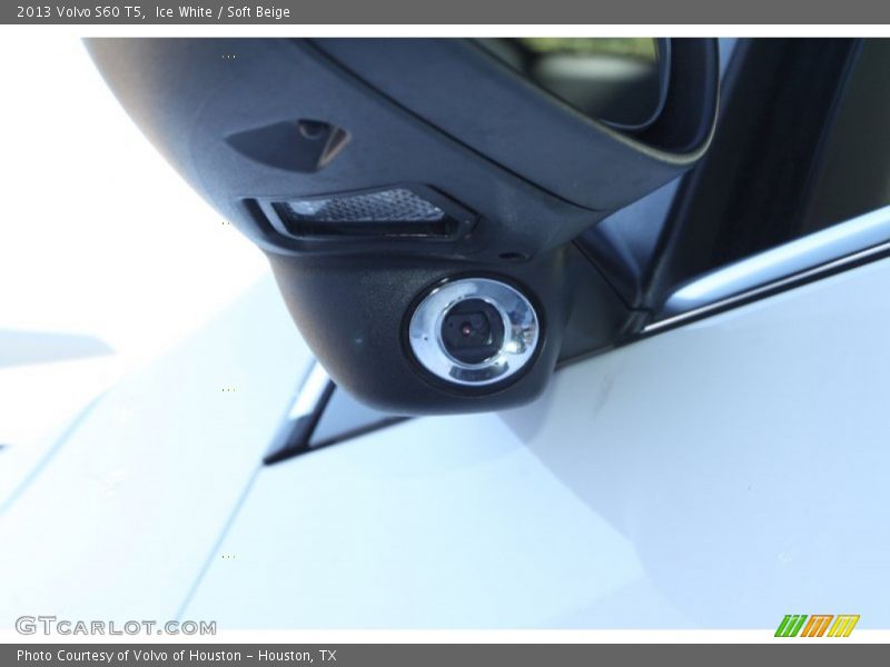 Ice White / Soft Beige 2013 Volvo S60 T5
