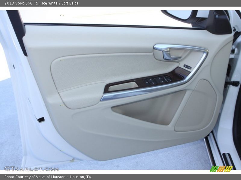Ice White / Soft Beige 2013 Volvo S60 T5