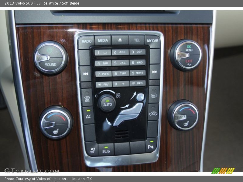 Ice White / Soft Beige 2013 Volvo S60 T5