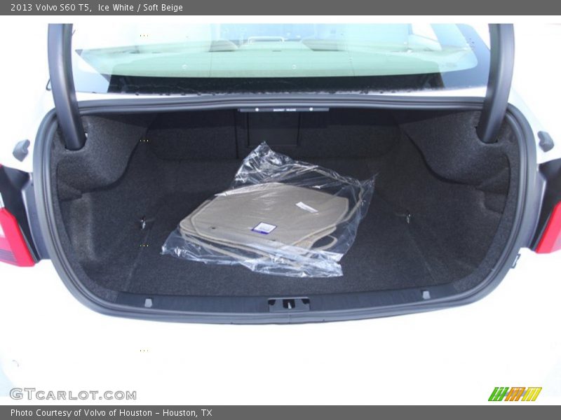 Ice White / Soft Beige 2013 Volvo S60 T5
