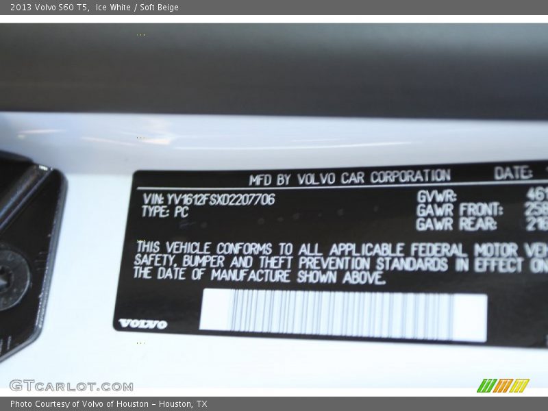 Ice White / Soft Beige 2013 Volvo S60 T5
