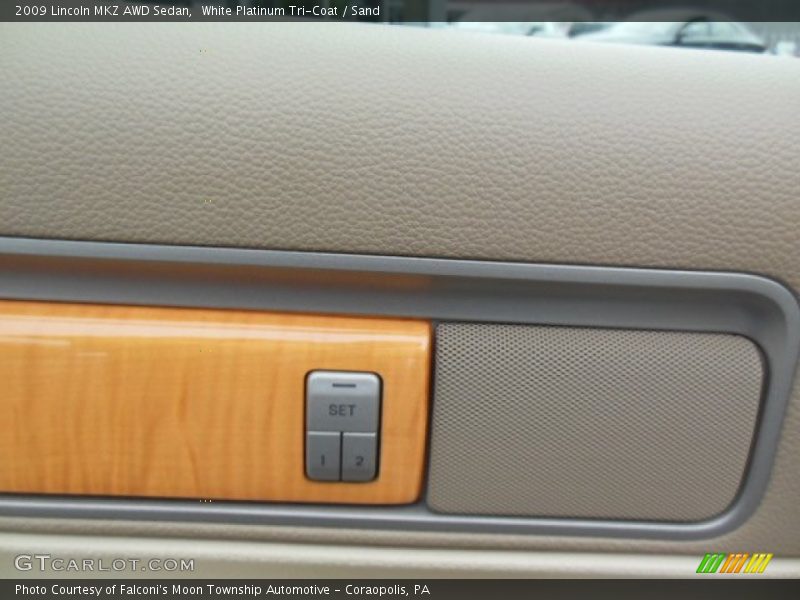 White Platinum Tri-Coat / Sand 2009 Lincoln MKZ AWD Sedan