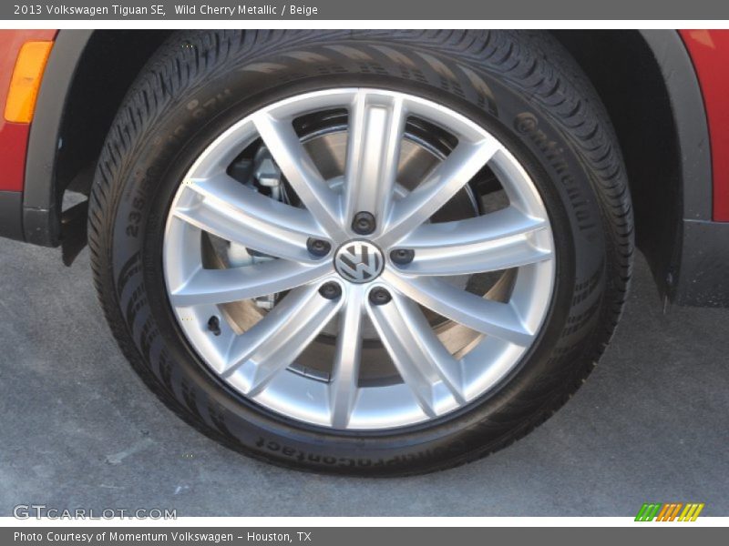 Wild Cherry Metallic / Beige 2013 Volkswagen Tiguan SE