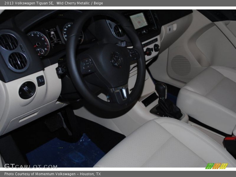 Wild Cherry Metallic / Beige 2013 Volkswagen Tiguan SE