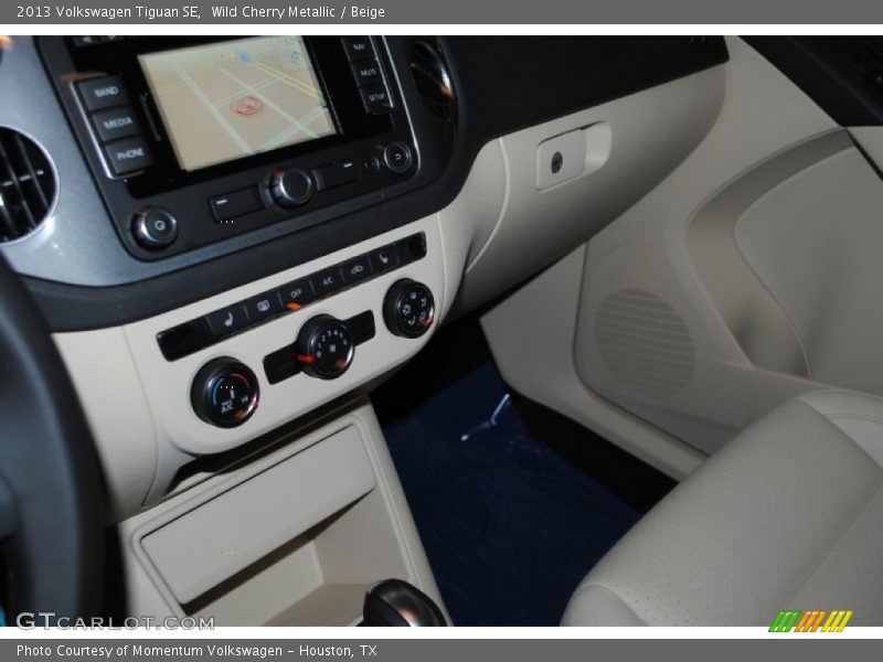 Wild Cherry Metallic / Beige 2013 Volkswagen Tiguan SE
