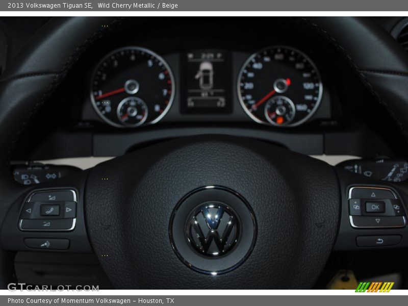 Wild Cherry Metallic / Beige 2013 Volkswagen Tiguan SE