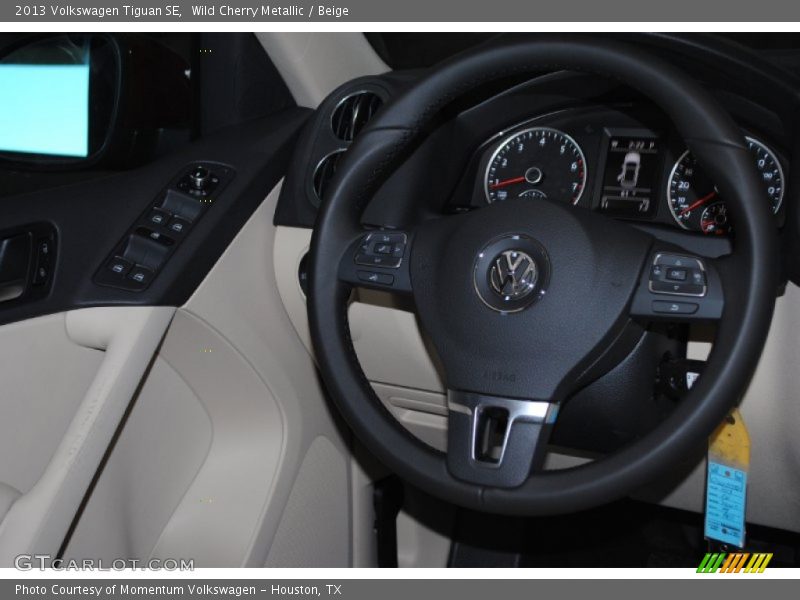 Wild Cherry Metallic / Beige 2013 Volkswagen Tiguan SE