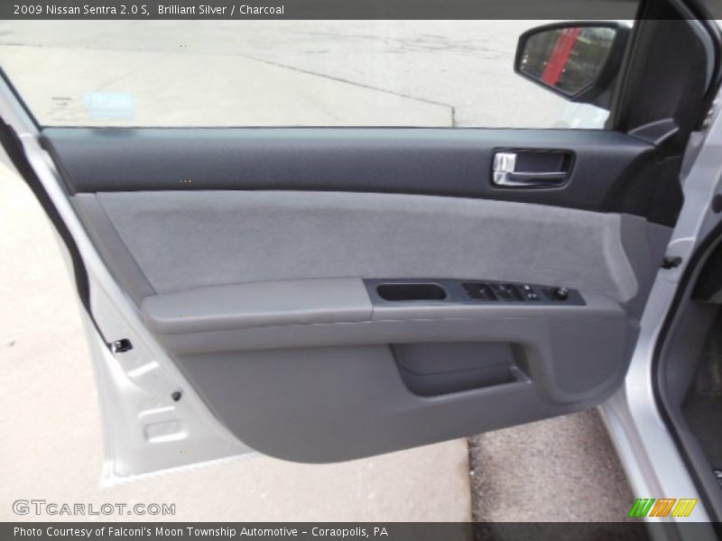 Brilliant Silver / Charcoal 2009 Nissan Sentra 2.0 S