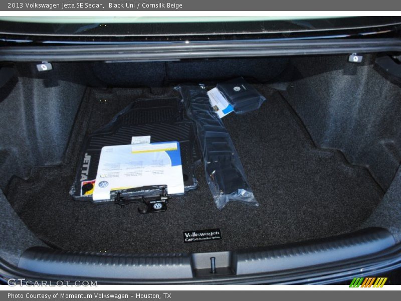 Black Uni / Cornsilk Beige 2013 Volkswagen Jetta SE Sedan