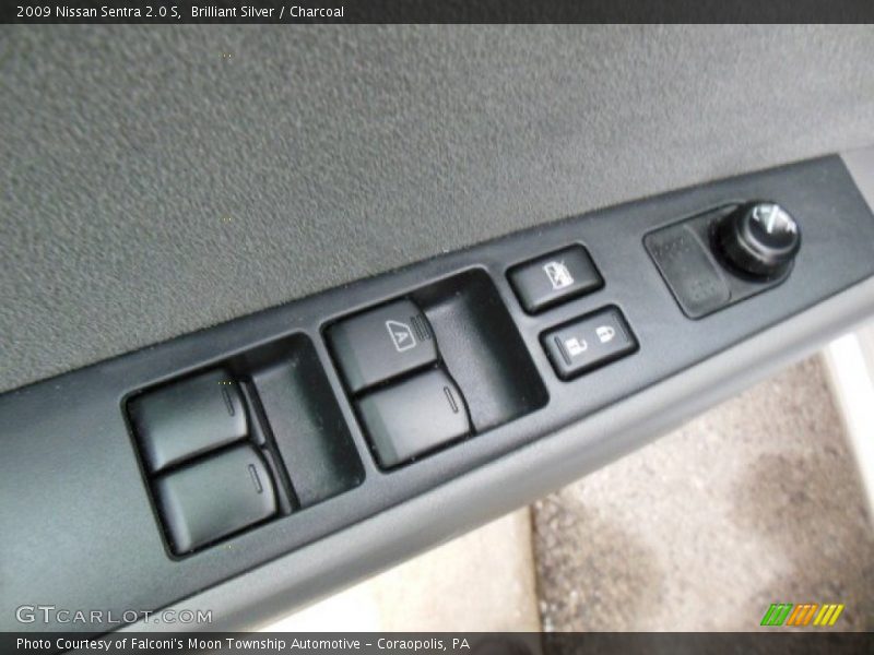 Brilliant Silver / Charcoal 2009 Nissan Sentra 2.0 S