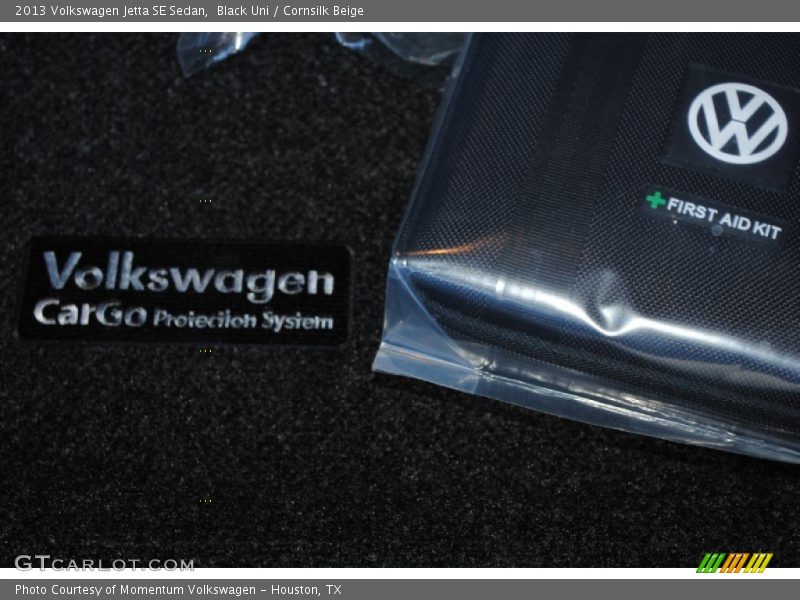 Black Uni / Cornsilk Beige 2013 Volkswagen Jetta SE Sedan