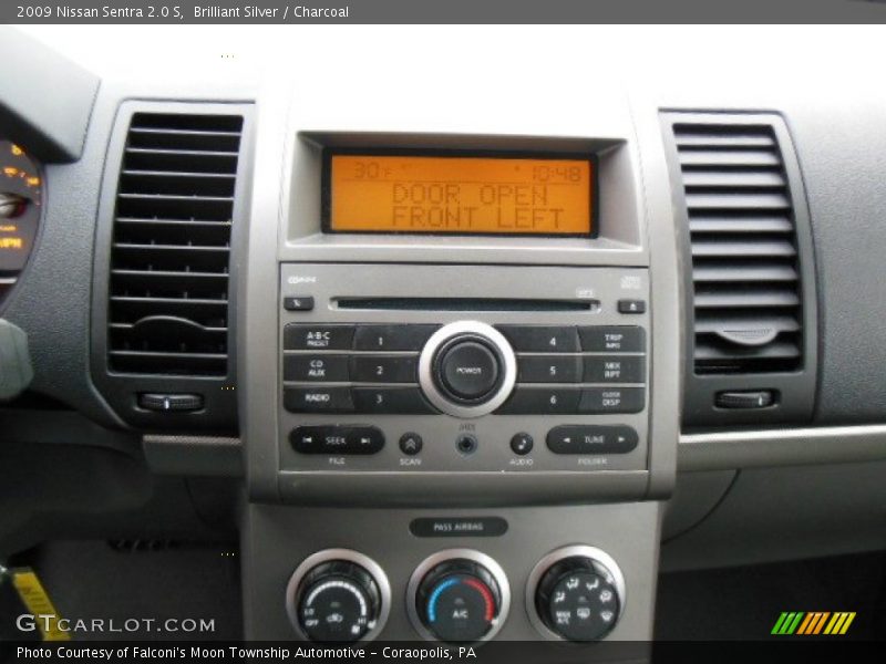 Brilliant Silver / Charcoal 2009 Nissan Sentra 2.0 S