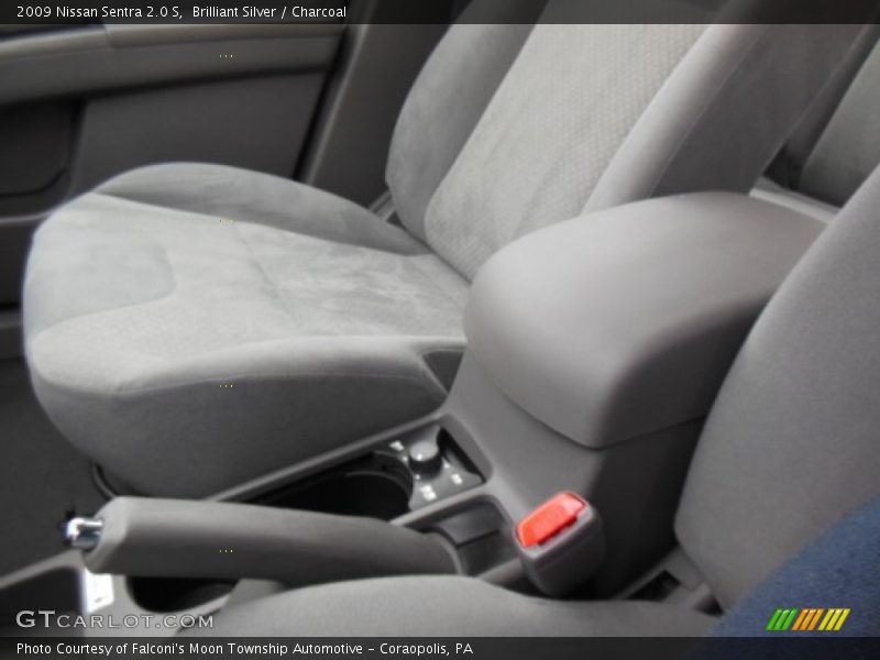 Brilliant Silver / Charcoal 2009 Nissan Sentra 2.0 S