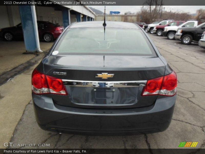 Cyber Gray Metallic / Jet Black/Medium Titanium 2013 Chevrolet Cruze LS