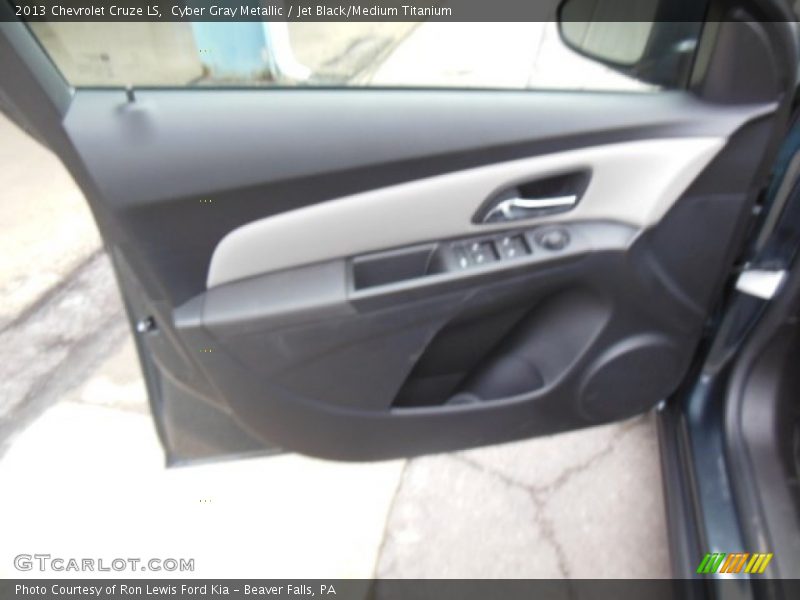 Cyber Gray Metallic / Jet Black/Medium Titanium 2013 Chevrolet Cruze LS