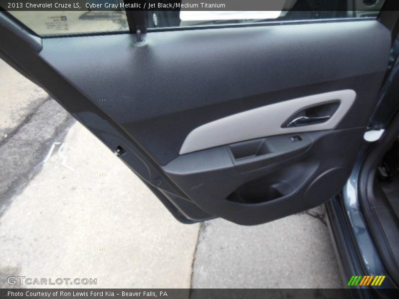 Cyber Gray Metallic / Jet Black/Medium Titanium 2013 Chevrolet Cruze LS