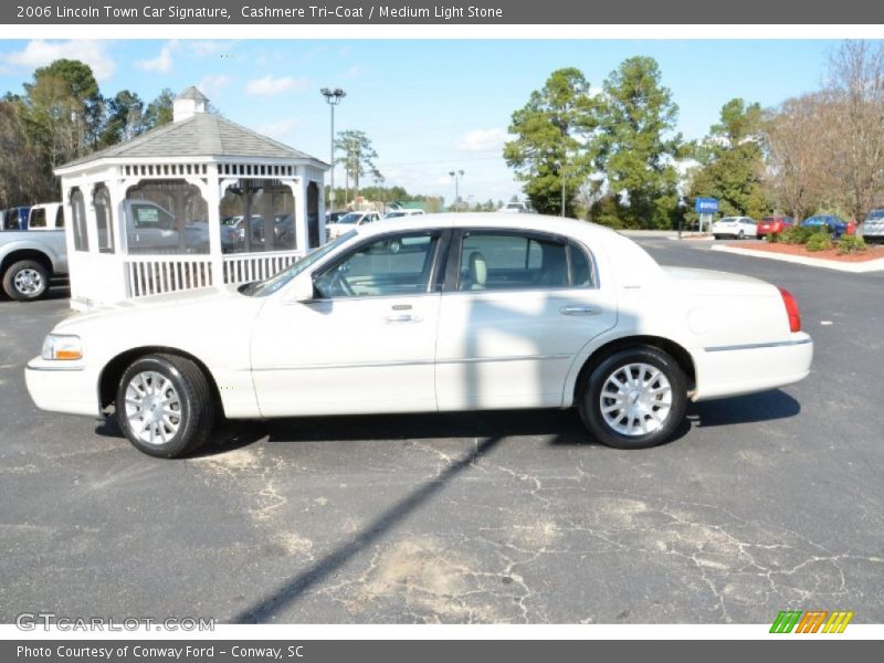 Cashmere Tri-Coat / Medium Light Stone 2006 Lincoln Town Car Signature