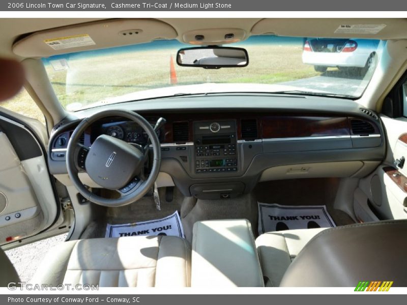 Cashmere Tri-Coat / Medium Light Stone 2006 Lincoln Town Car Signature