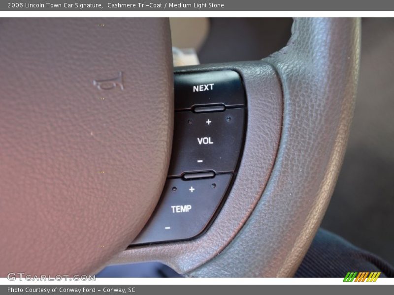 Cashmere Tri-Coat / Medium Light Stone 2006 Lincoln Town Car Signature