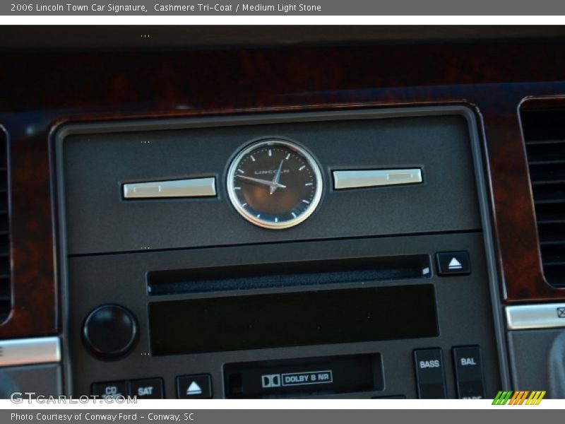 Cashmere Tri-Coat / Medium Light Stone 2006 Lincoln Town Car Signature