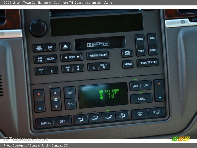 Cashmere Tri-Coat / Medium Light Stone 2006 Lincoln Town Car Signature